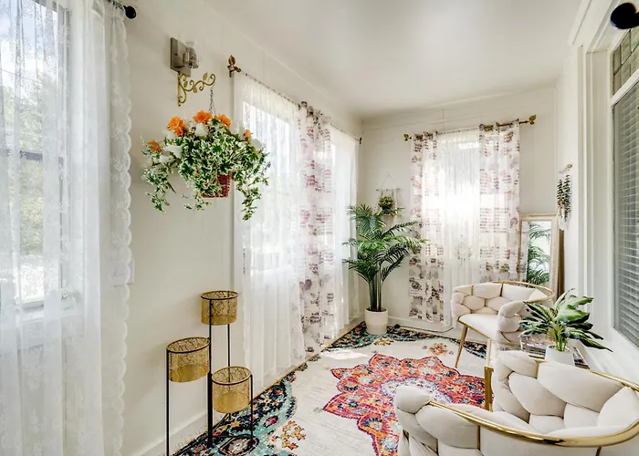 1 Mi To Dtwn Elgin: Dutch Colonial W/ Lovely Patio Holiday home Elgin