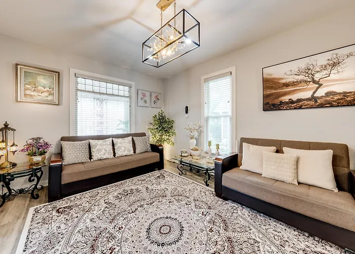 1 Mi To Dtwn Elgin: Dutch Colonial W/ Lovely Patio Holiday home Elgin